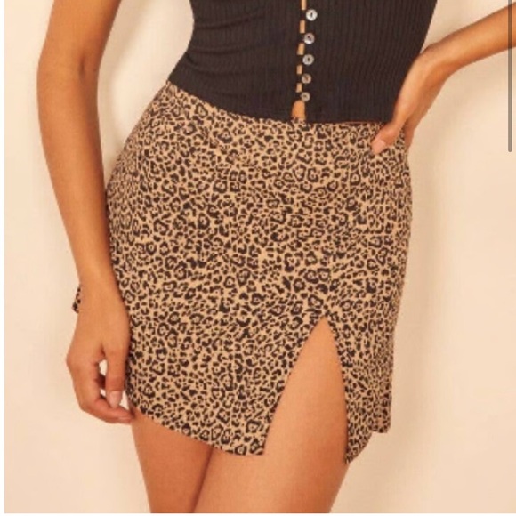 Reformation mini skirt - Picture 2 of 4